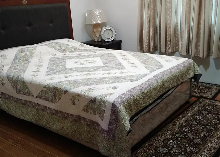 Burgundy Mckinley Place Apartamento *